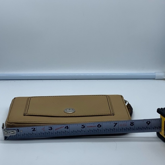 Coach tan and brown leather zip around wallet - Picture 7 of 16